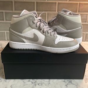 Nike Air Jordan 1 Mid in ‘College Gray’